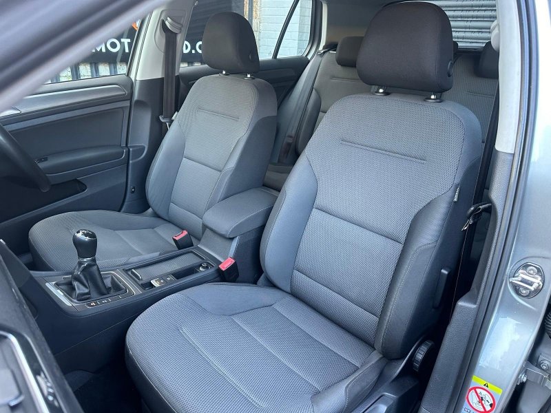 VOLKSWAGEN GOLF 1.6 TDI BlueMotion Tech SE Euro 5 (s/s) 5dr 2013