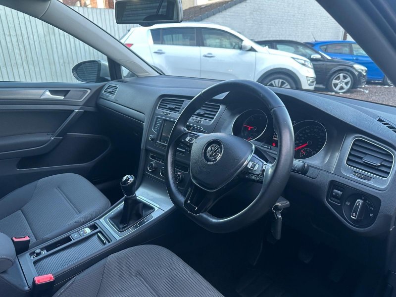 VOLKSWAGEN GOLF 1.6 TDI BlueMotion Tech SE Euro 5 (s/s) 5dr 2013