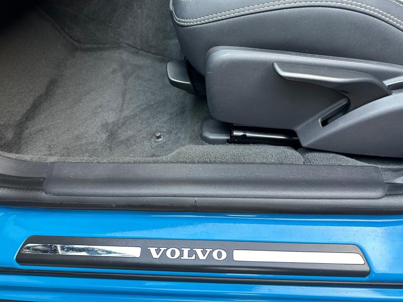 VOLVO V60 2.0 D4 R-Design Lux Nav Euro 5 (s/s) 5dr 2013