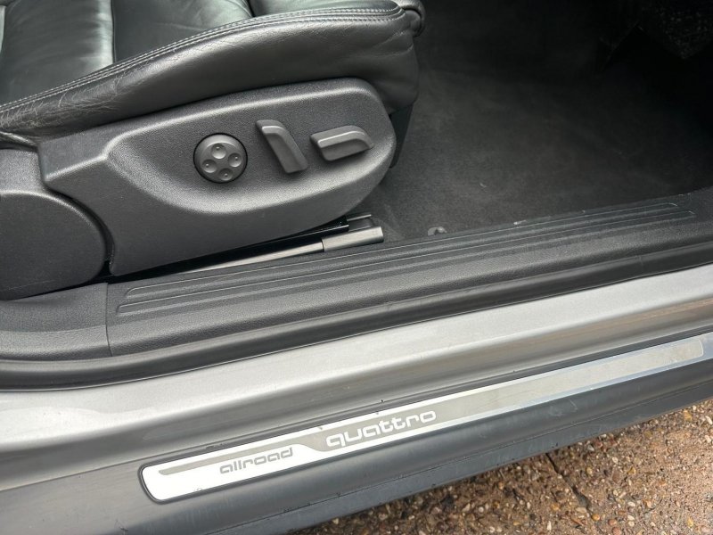 AUDI A6 ALLROAD 3.0 TDI quattro 5dr 2009