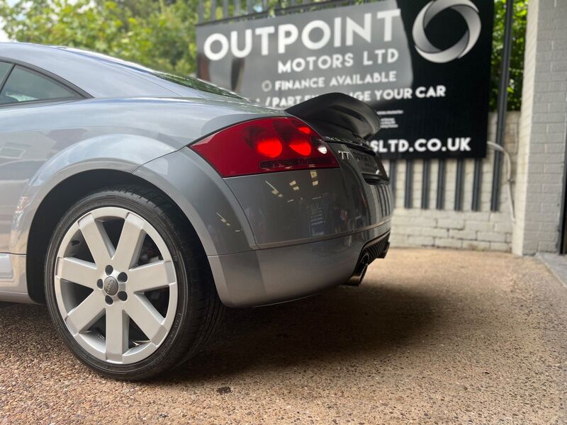 AUDI TT 3.2 DSG quattro 2dr 2004