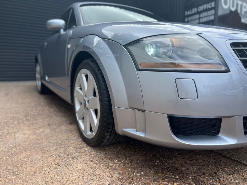 AUDI TT 3.2 DSG quattro 2dr 2004